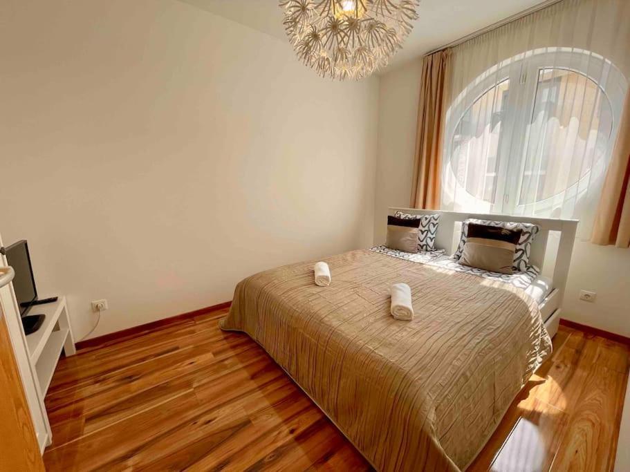 Tk Stylish Free Private Parking Garage Appartement